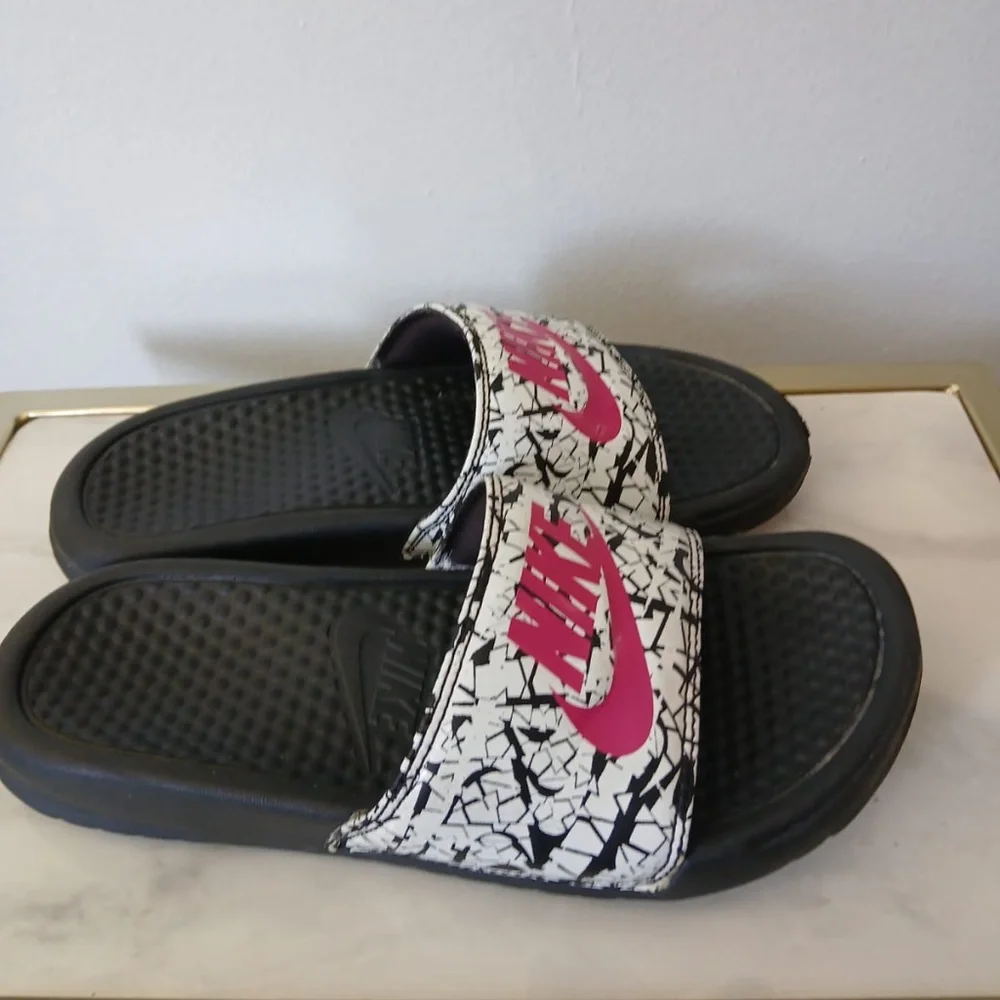 Nike Benassi JDI Swoosh Slides Size 7 - Custom Cracked Paint Pink Logo.